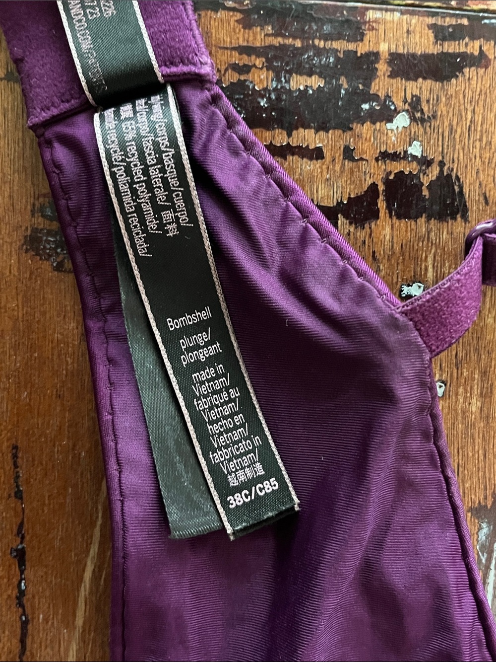 Victoria's Secret Satin Molded Bra in Deep Purple Bombshell Shine Plunge 38C - Picture 5 of 8